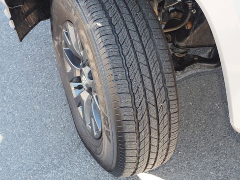 Used 2023 Toyota Tacoma SR5 w/ Technology Package image 8