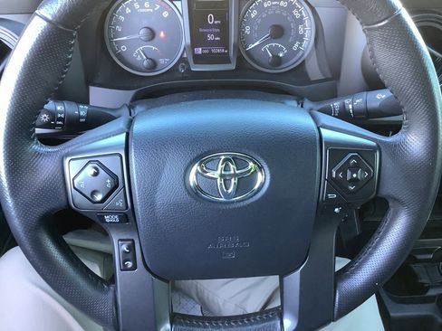 Used 2017 Toyota Tacoma TRD Sport image 15