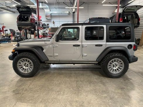 Used 2020 Jeep Wrangler Unlimited Sport AWD/4WD image 32