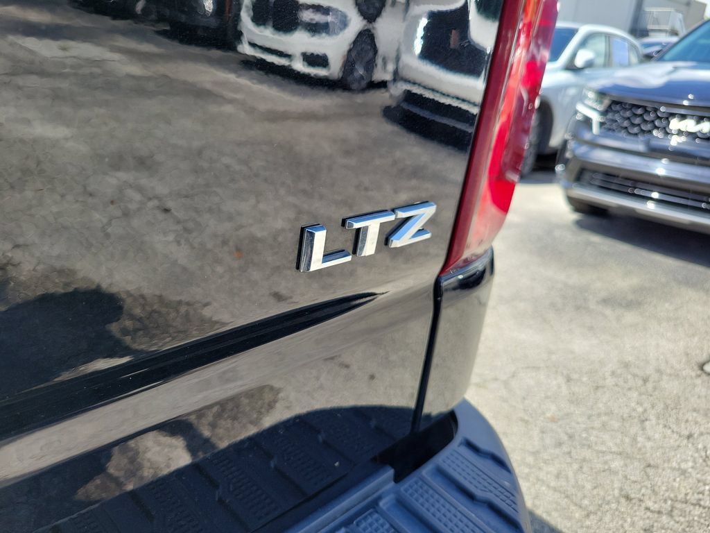 Used 2022 Chevrolet Silverado 1500 LTZ w/ Technology Package AWD/4WD image 10