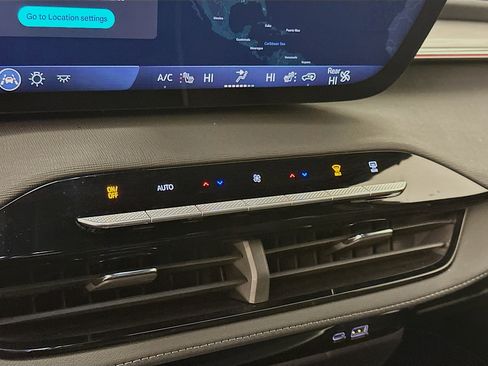 Used 2025 Buick Enclave Preferred image 24