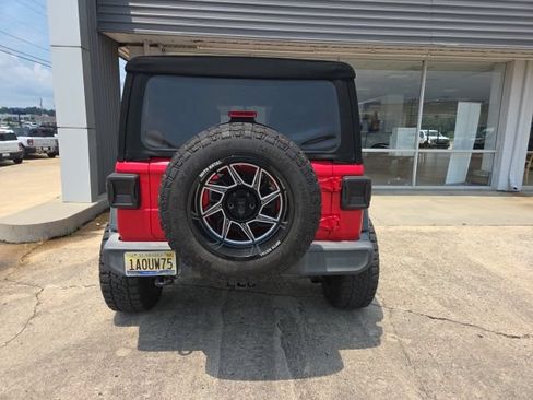 Used 2018 Jeep Wrangler Unlimited Sport AWD/4WD image 3