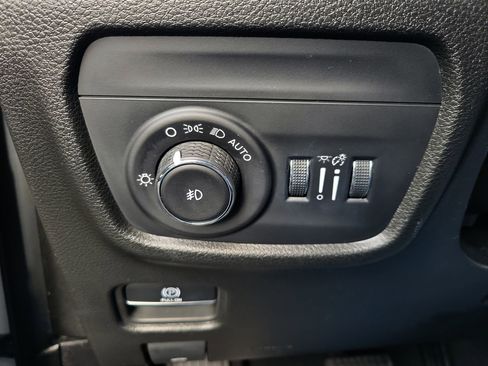 Used 2023 Jeep Grand Cherokee L Limited w/ Black Appearance Package image 29