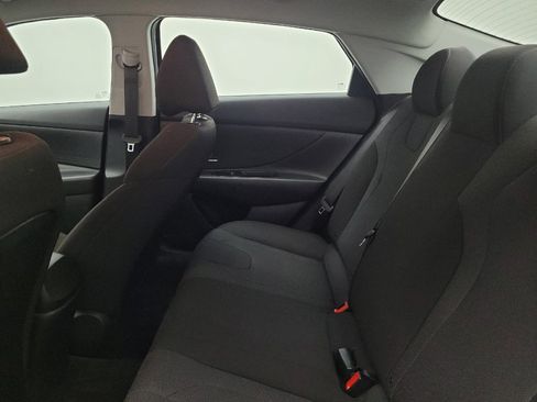 Used 2023 Hyundai Elantra SE FWD image 18