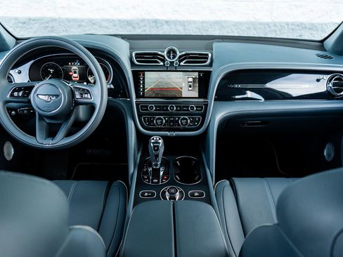 Used 2023 Bentley Bentayga Extended Wheelbase image 4