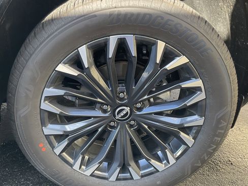 Used 2025 Nissan Rogue Platinum image 11