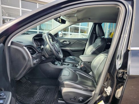 Used 2019 Jeep Cherokee Limited image 23