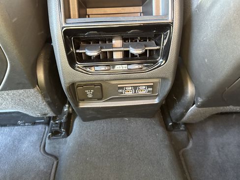 Used 2025 Jeep Grand Cherokee Laredo X w/ Luxury Tech Group I image 24