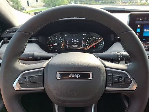 Used 2025 Jeep Compass Limited AWD/4WD image 19