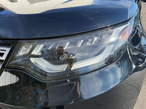 Used 2017 Land Rover Discovery HSE Luxury image 12