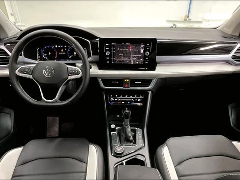 New 2026 Volkswagen Taos SEL image 7