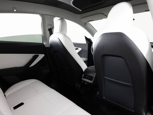 Used 2022 Tesla Model Y Performance image 23