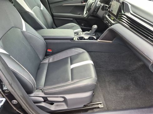 Used 2025 Toyota Camry SE FWD image 25