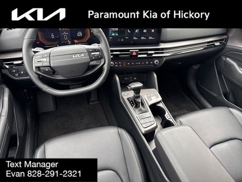 Used 2026 Kia Sportage EX FWD image 17