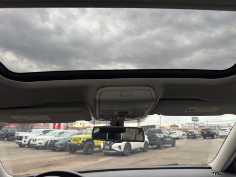 Used 2014 Volkswagen Passat TDI SE image 9