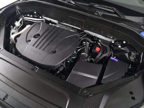 Used 2025 Volvo XC90 B5 Plus w/ Protection Package Premier image 22