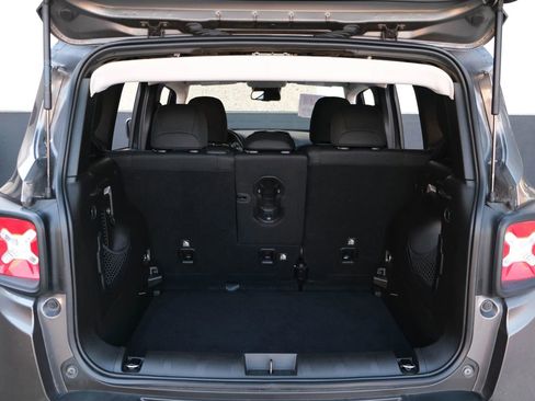 Used 2017 Jeep Renegade Latitude image 27