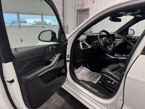 Used 2023 BMW X7 xDrive40i w/ Executive Package AWD/4WD image 5