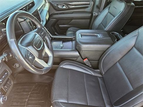 Used 2022 GMC Yukon Denali w/ Advanced Technology Package image 13