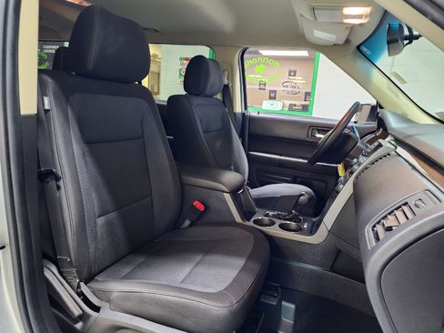 Used 2019 Ford Flex SE image 26