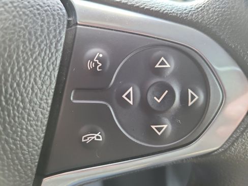 Used 2022 Chevrolet Traverse LS image 22