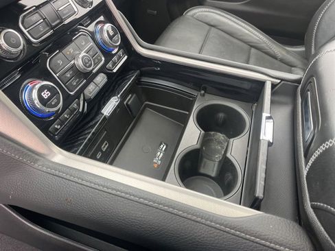 Used 2023 GMC Yukon XL Denali image 31