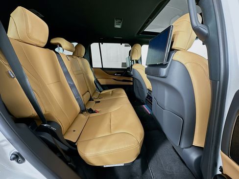 New 2025 Lexus LX 700h Luxury image 31