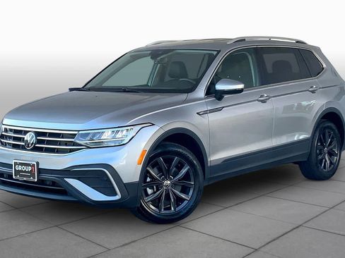 Used 2024 Volkswagen Tiguan SE AWD/4WD image 1