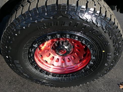 Used 2023 Toyota Tacoma TRD Off-Road image 12