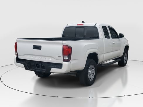 Used 2023 Toyota Tacoma TRD Sport image 3