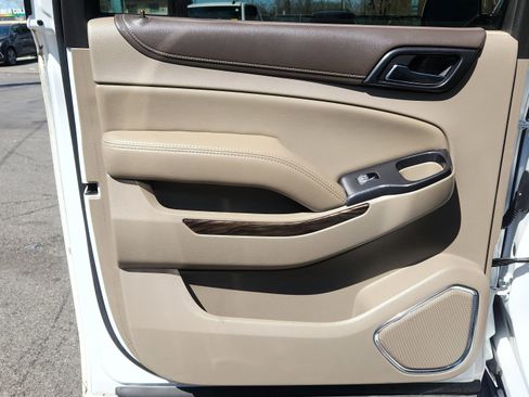 Used 2017 GMC Yukon XL SLT w/ Open Road Package image 12