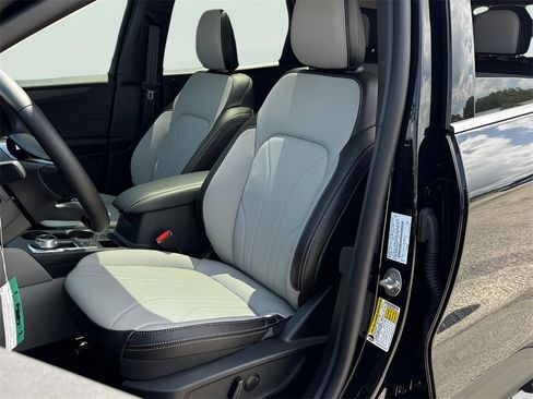 New 2025 Ford Escape SE w/ PHEV Premium Package image 17