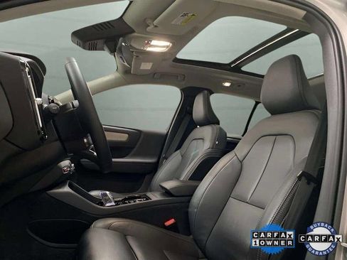 Used 2025 Volvo XC40 B5 Plus image 25