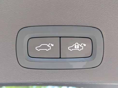 Certified 2026 Volvo XC40 B5 Plus AWD/4WD image 13