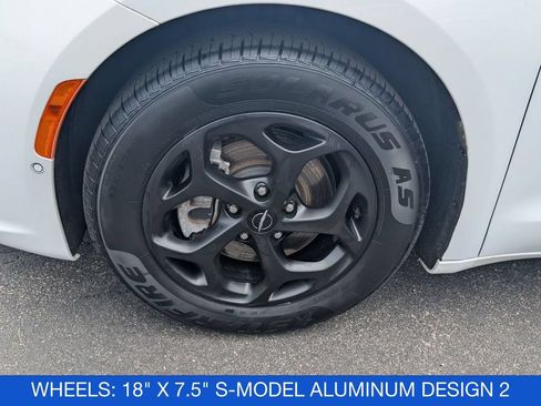 Used 2024 Chrysler Pacifica Limited FWD image 10