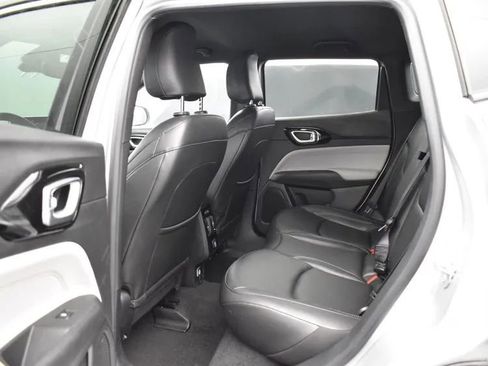 Used 2025 Jeep Compass Limited image 15