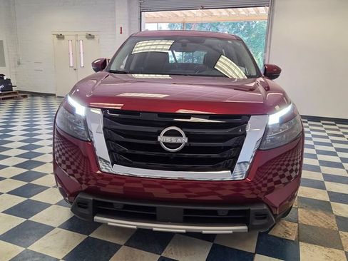 Used 2025 Nissan Pathfinder SL w/ SL Premium Package FWD image 2