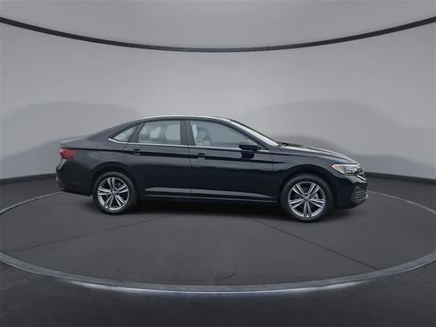 Used 2023 Volkswagen Jetta SE image 9