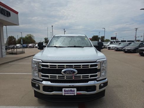 Used 2025 Ford F250 XLT w/ FX4 Off-Road Package AWD/4WD image 2