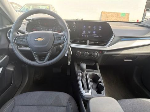 Used 2024 Chevrolet Trax LS FWD image 21
