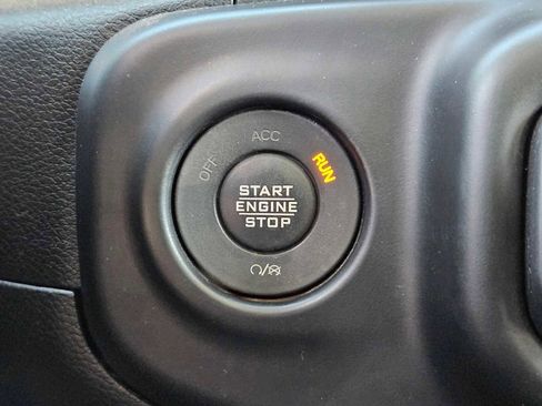 Used 2023 Jeep Gladiator Sport image 30