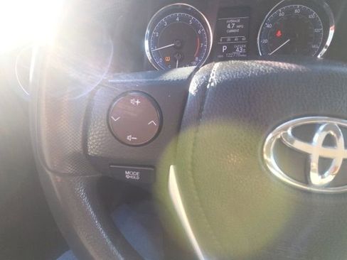 Used 2018 Toyota Corolla LE image 27