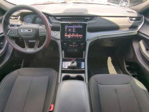 Certified 2024 Jeep Grand Cherokee Laredo AWD/4WD image 17