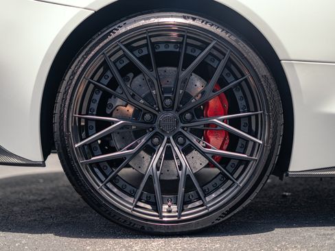 Used 2015 Aston Martin Vanquish Coupe RWD image 3