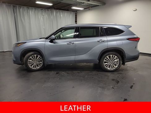 Used 2022 Toyota Highlander Platinum image 5