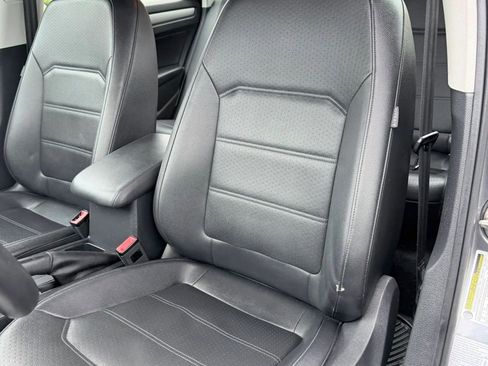 Used 2015 Volkswagen Passat 1.8T Limited Edition image 8