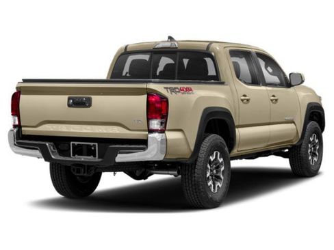 Used 2018 Toyota Tacoma TRD Off-Road image 2