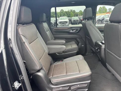Used 2024 Chevrolet Suburban High Country AWD/4WD image 15