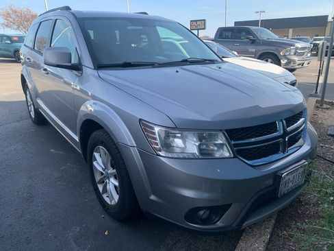 Used 2015 Dodge Journey SXT w/ Flexible Seating Group image 9