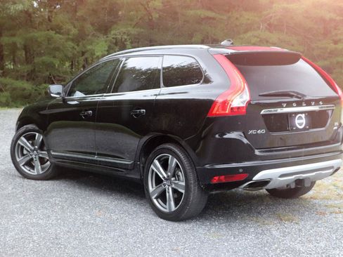 Used 2017 Volvo XC60 T5 Dynamic w/ Preferred Option Package AWD/4WD image 38